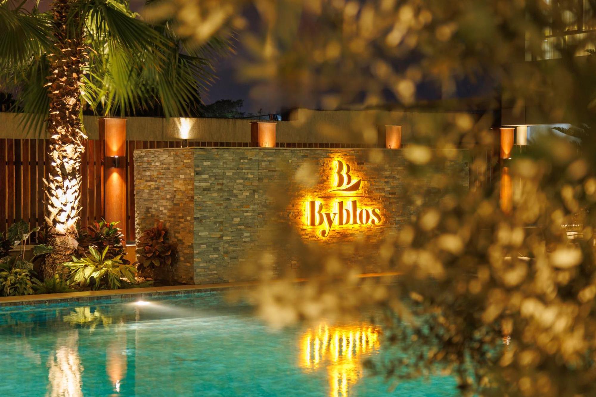 Byblos Hotel Abidjan Exterior foto